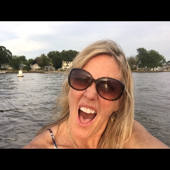 Meet your Posher, Janet - Picture 1 of 1